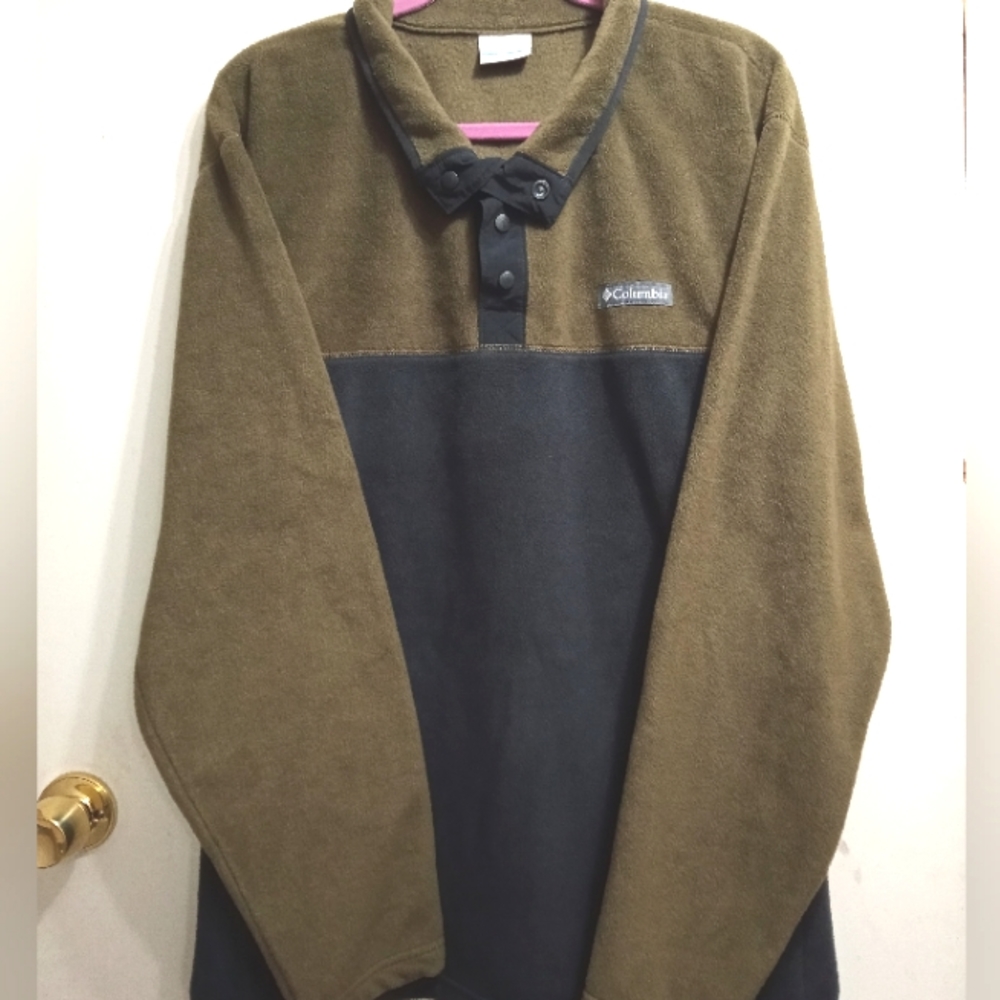 Columbia size XXL men's olive green and navy blue.